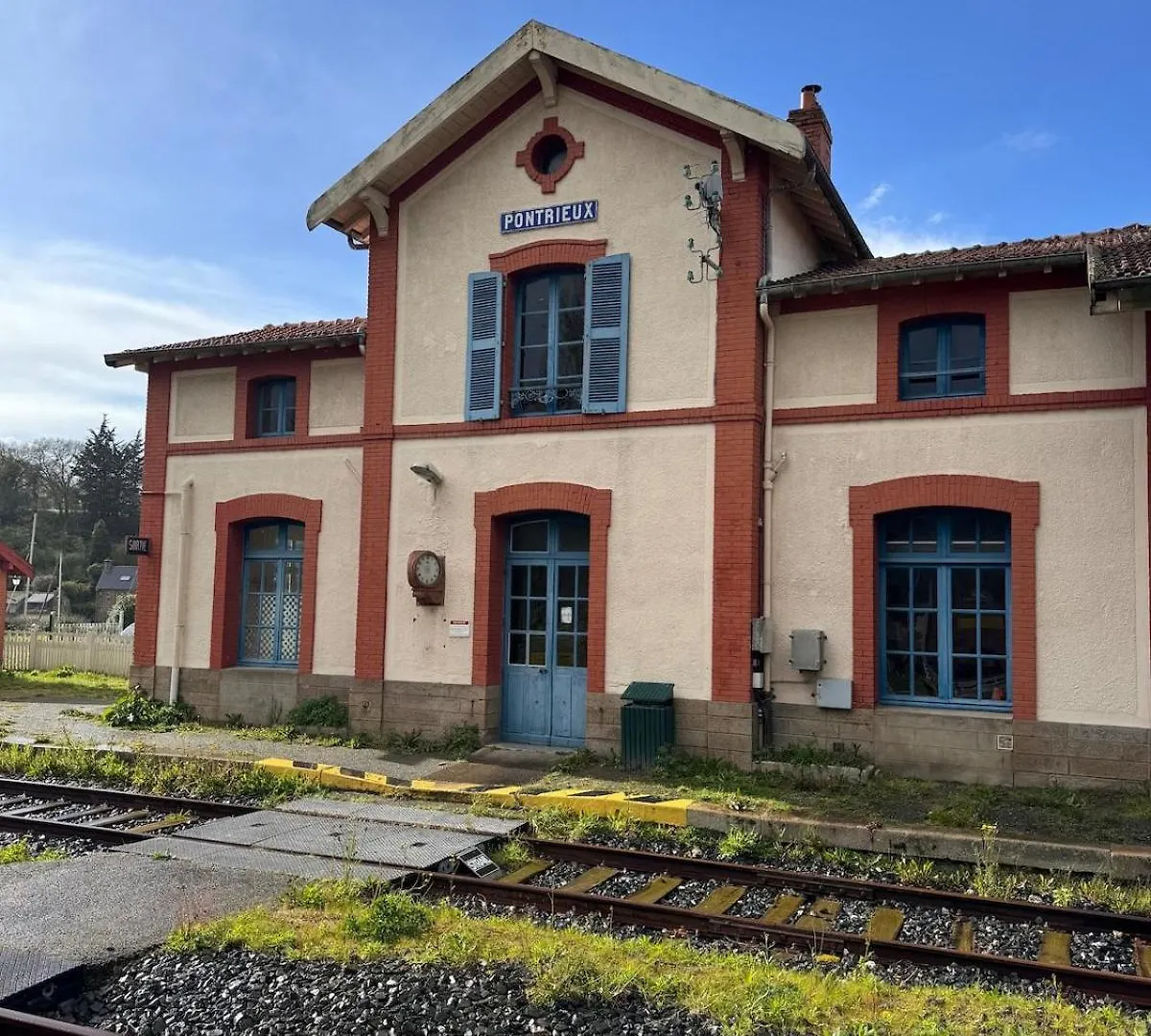 Authentique Lavoir Au Bord Du Trieux Pontrieux 0*,  Франция