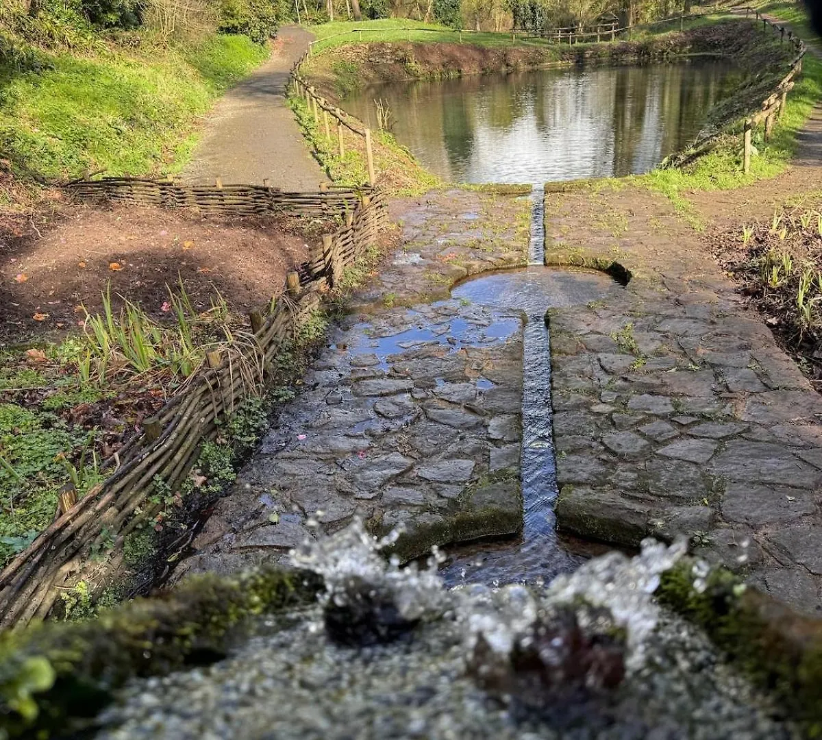 Апартаменты Authentique Lavoir Au Bord Du Trieux Pontrieux