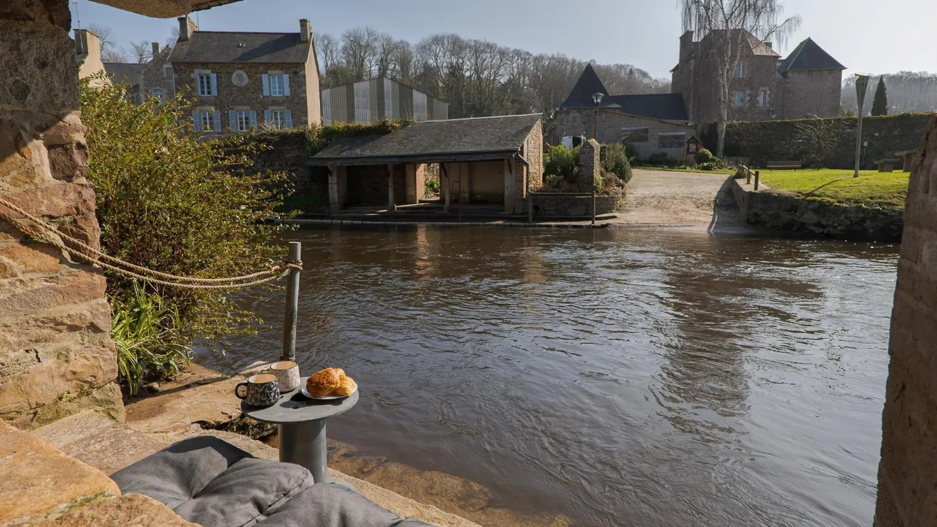 Апартаменты Authentique Lavoir Au Bord Du Trieux Pontrieux
